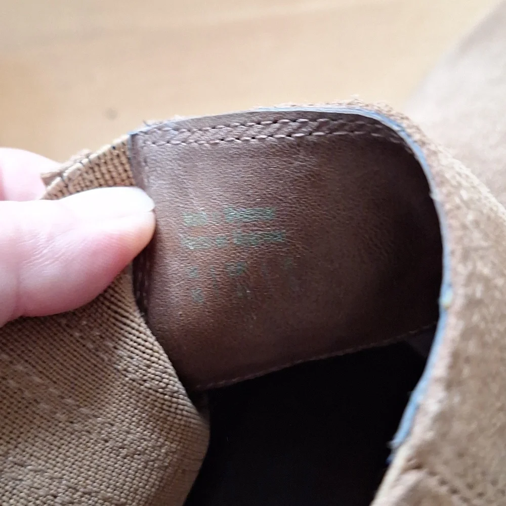 Aldo asterania tan